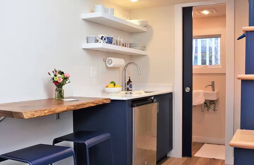 Alphabet Historic District Hôtel | The Vera - Cute Tiny House - AC, WiFi, 96 Walk Score!