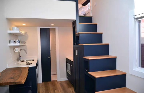 Alphabet Historic District Hôtel | The Vera - Cute Tiny House - AC, WiFi, 96 Walk Score!