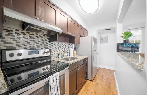Central Oakland Park Appartement | The Victor Apartments by Lowk