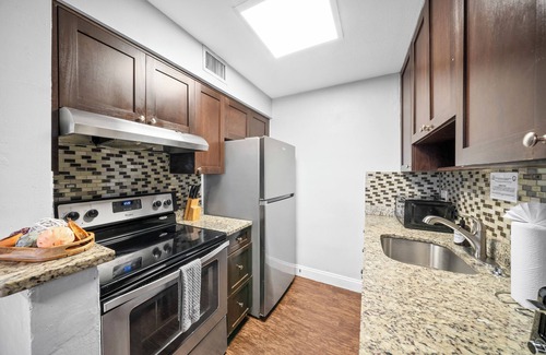 Central Oakland Park Appartement | The Victor Apartments by Lowk