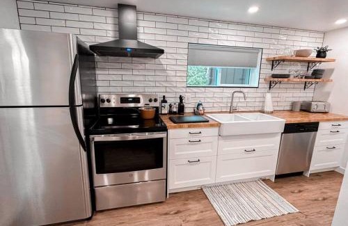 Salem Appartement | The Victoria Suite in Elora- King Bed
