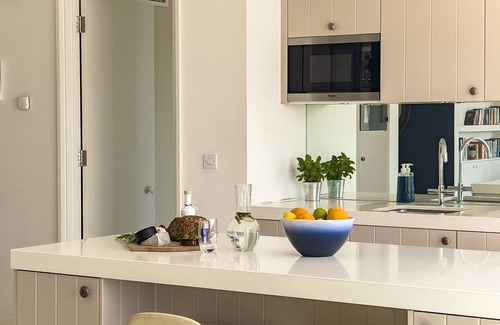 Lechlade Maison | The View, 7 Bowmoor Reach, Lakes by Yoo, sleeps 8 adults plus 2 kids, spa, pool