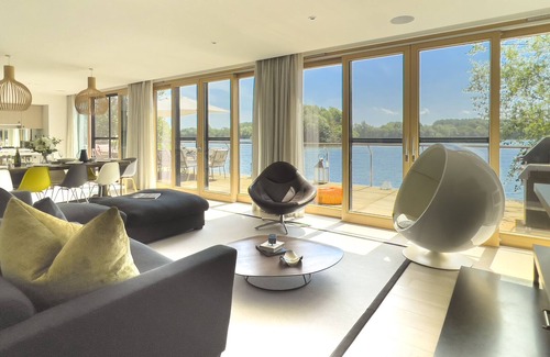 Lechlade Maison | The View, 7 Bowmoor Reach, Lakes by Yoo, sleeps 8 adults plus 2 kids, spa, pool
