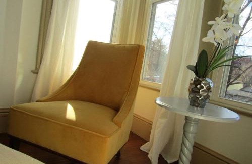 Anacostia Maison | The View DC Elegant King Bed Parking Privacy
