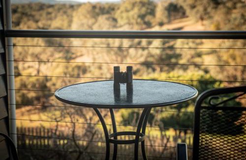 Panton Hill Appartement | The views!Lovely apartment on acreage with magnificent views, dog friendly