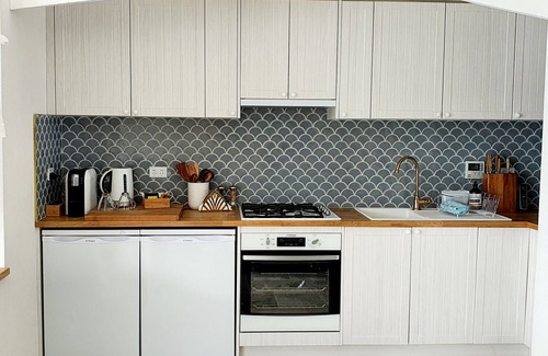 Sydney Cottage | THE VILLA BOATHOUSE waterfront HAWKESBURY RIVER