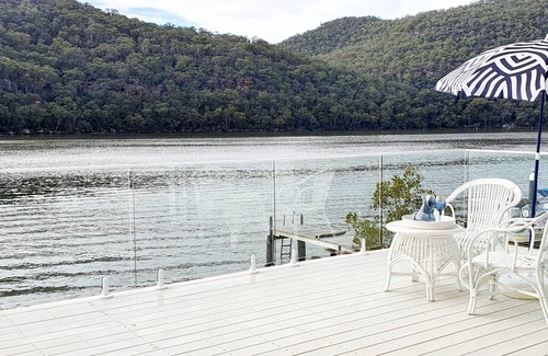 Sydney Cottage | THE VILLA BOATHOUSE waterfront HAWKESBURY RIVER