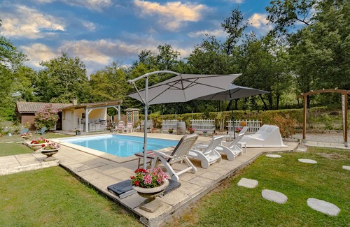 Pomport Maison | Maison 'La Villa Du Mas Des Chênes' avec piscine privée, terrasse privée et Wi-Fi