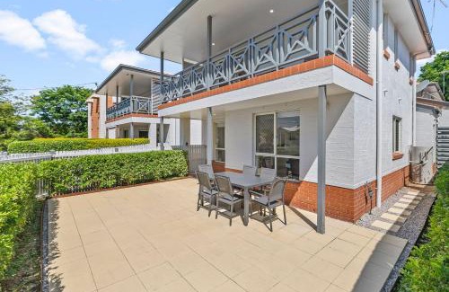 Coorparoo Villa | The Villa on Shire - Comfort near Coorparoo Square