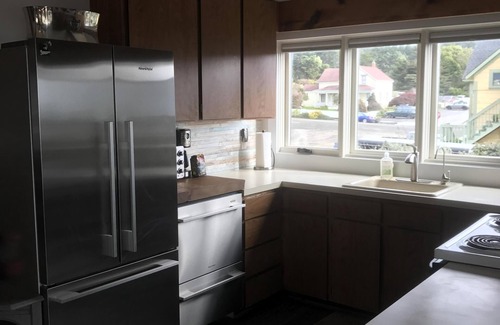Mendocino Maison | Le Village bungalo est un spacieux deuxième étage avec une chambre.