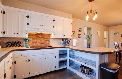 Central Oklahoma City Maison | The Village Home w/ Pool, 12 Mi to OKC!