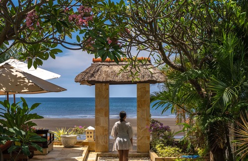 Dencarik Villa | Villa de luxe privée face à la mer à Lovina
