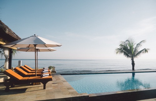 Dencarik Villa | Villa de luxe privée face à la mer à Lovina