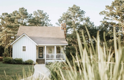 New Ulm Cottage | The Vine - Elegant "Wild Rose" Cottage on Vineyard with Private Lake, Sleeps 4