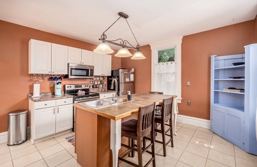 Merion Village Maison | The Beautiful Getaway - 3 Bedrooms - Columbus!
