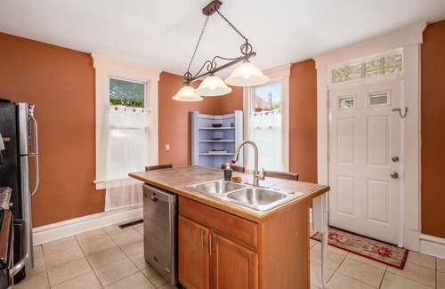 Merion Village Maison | The Beautiful Getaway - 3 Bedrooms - Columbus!