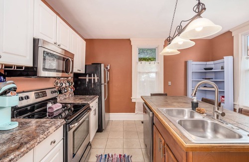 Merion Village Maison | The Beautiful Getaway - 3 Bedrooms - Columbus!