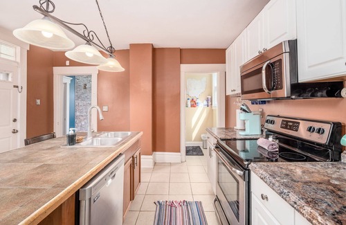Merion Village Maison | The Beautiful Getaway - 3 Bedrooms - Columbus!