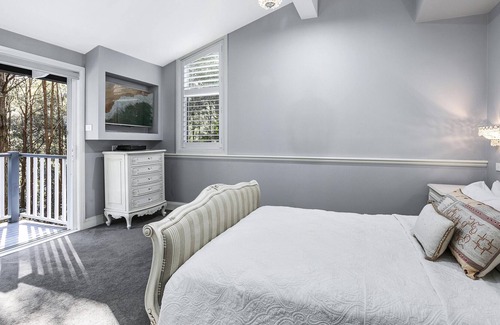 Wahroonga Maison | The Wahroonga Oasis (ISYD) - A Unique 4 Bedroom Oasis Retreat with office space that can converted be self-contained studio with bathroom and kitchen