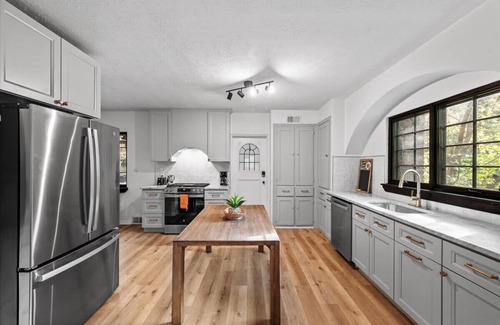 Shadyside Maison | The Walnut Suites - The Family Suite