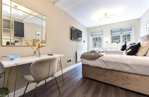 Seven Sisters Appartement | The Wanderer's Nest, Sleek Studio Near It All 1A