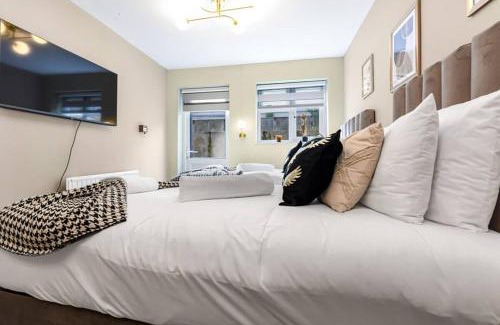 Seven Sisters Appartement | The Wanderer's Nest, Sleek Studio Near It All 1A