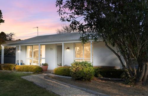 Robertson Maison | The Waratah Cottage