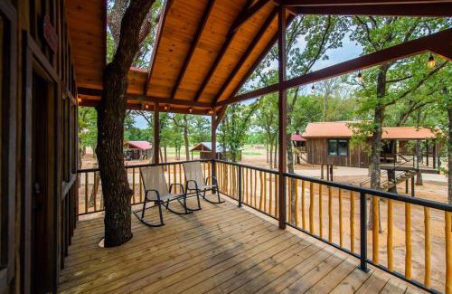 Elm Mott Autre | The Warbler Treehouse 15 MIn to Magnolia Baylor