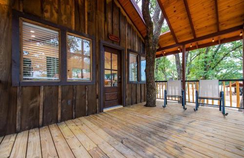 Elm Mott Autre | The Warbler Treehouse 15 MIn to Magnolia Baylor