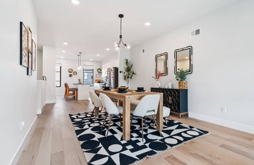 Central Northside Maison | The Warhol Room | Private Room on Arch Street