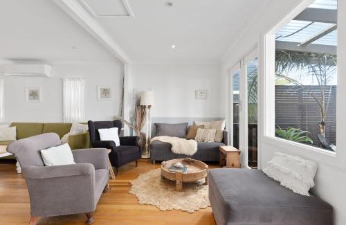 Erowal Bay Maison | The Waterfront House - Pet Friendly - Absolute Waterfront