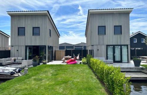 Heeg Maison | The Waterlodge Heeg - inclusief sloep tot eind oktober