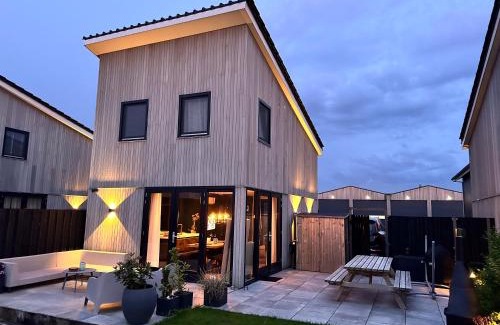 Heeg Maison | The Waterlodge Heeg - inclusief sloep tot eind oktober