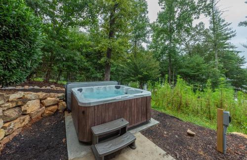 Nebo Maison | The Waterman Lakefront Luxury with Hot Tub & Private Dock!