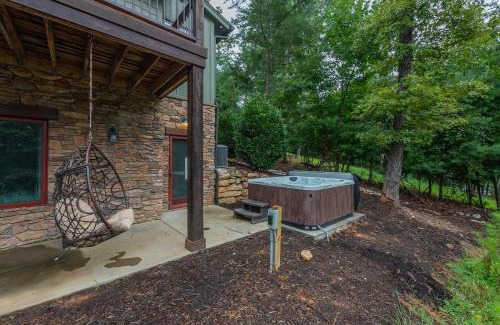 Nebo Maison | The Waterman Lakefront Luxury with Hot Tub & Private Dock!