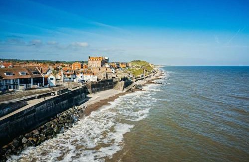 Sheringham Maison | The Wave - 3 bed beach front home in Sheringham