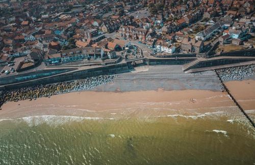 Sheringham Maison | The Wave - 3 bed beach front home in Sheringham