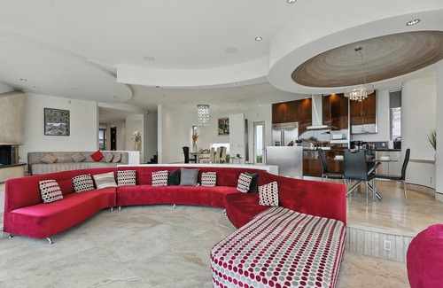 Roseville - Fleet Ridge Maison | The Wave House | Custom Gem w/ Panoramic Views, Fire Pit, BBQ, Pool Table & Wraparound Balconies