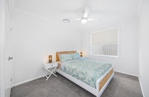 Dunbogan Maison | The Waybre - walk to the beach, ducted aircon