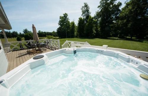 Helmsburg Maison | The Wayside Cottage