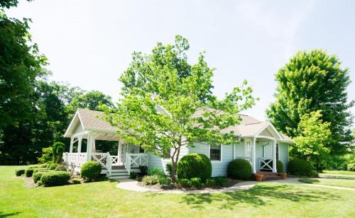 Helmsburg Maison | The Wayside Cottage