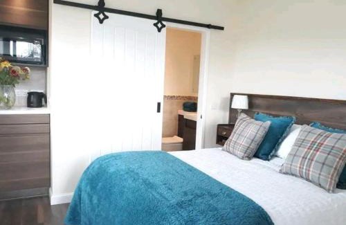 Fossoway Maison | The Wee Stay - Room Only - Rural 1 Bed Guest Suite