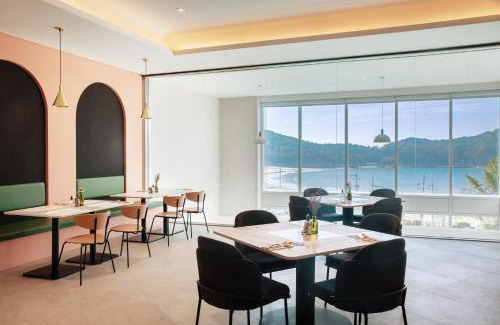 Eulwang-ri Station Balnéaire | The Week & Resort