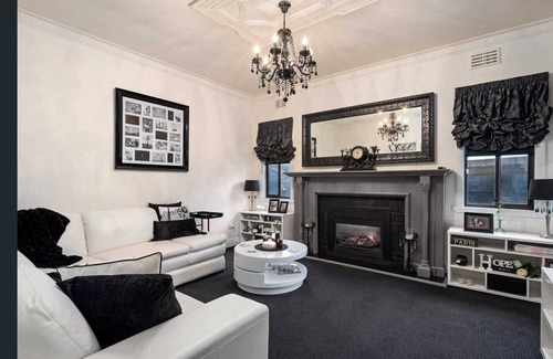 West Albury Maison | The Weeping Elm - Large and Spacious