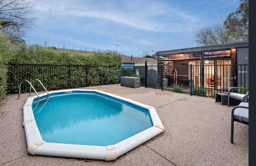 West Albury Maison | The Weeping Elm - Large and Spacious