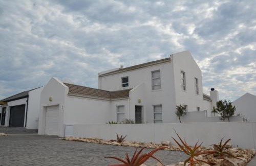 Shelley Point Maison | The Whale Tale Villa