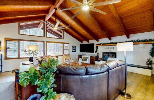 Pinetop Maison | The Whispering Woods