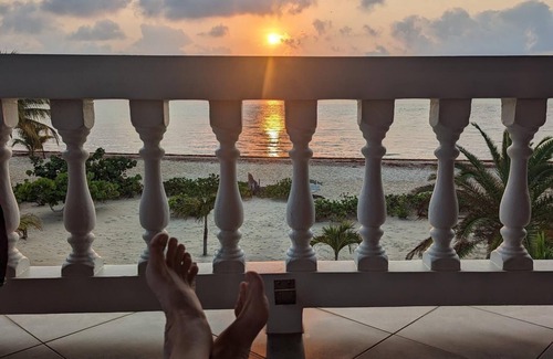 Placencia Villa | The White House in Placencia. Luxury villa right on the beach