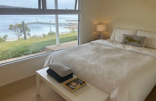 White Beach Maison | The White House @ White Beach A Luxury Beachfront House / Direct Beach Access