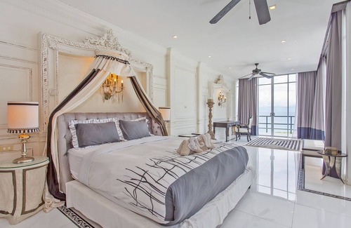 Mai Khao Maison | VillaThe White Pearl 5BR Villa moderne avec piscine sur le front de mer